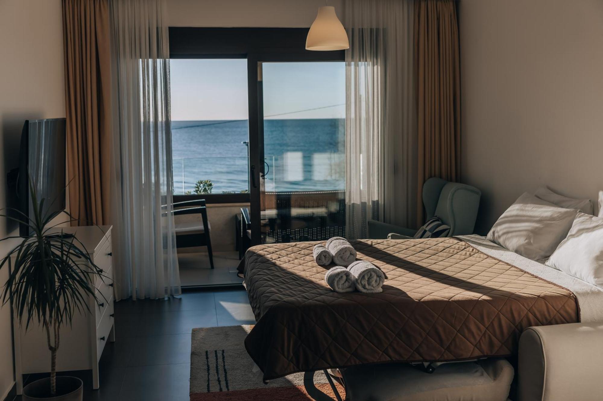 Apartments Kuce Lekovica Beach & Snack Bar- Bistro Quarto foto