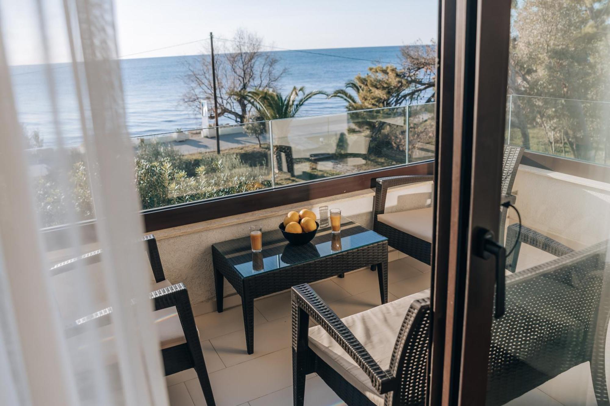 Apartments Kuce Lekovica Beach & Snack Bar- Bistro Exterior foto