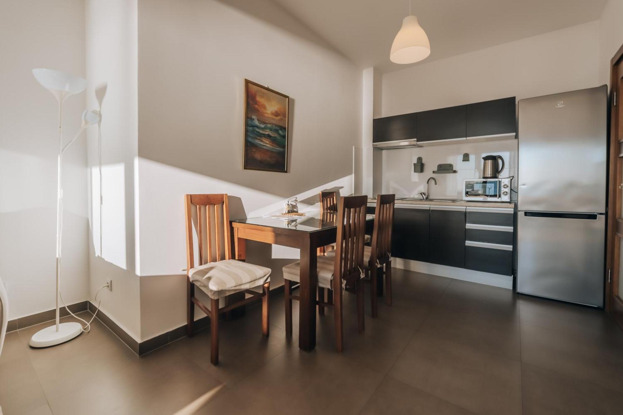 Apartments Kuce Lekovica Beach & Snack Bar- Bistro Quarto foto