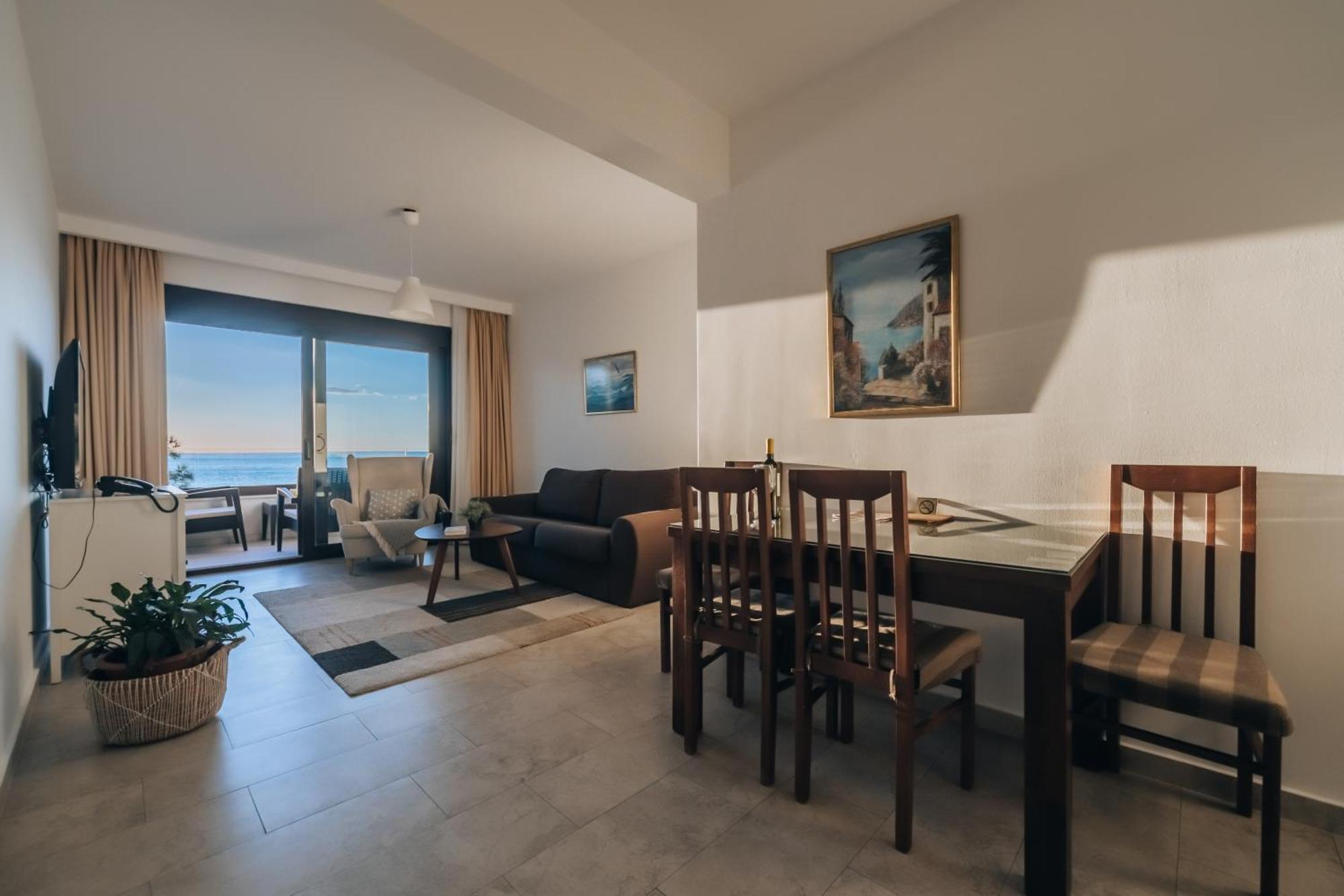 Apartments Kuce Lekovica Beach & Snack Bar- Bistro Quarto foto